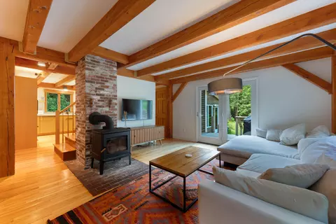 Living - 2 Harbor Ridge Rd, Freeport, ME 04032 photo 1 of 2