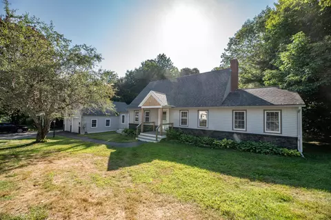 16 Almar St, Farmingdale, ME 04344