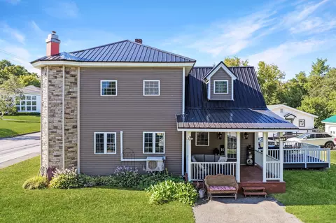 13 Benjamin St, Mars Hill, ME 04758