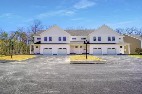 21 Signal St #I-3, Springvale, ME 04083