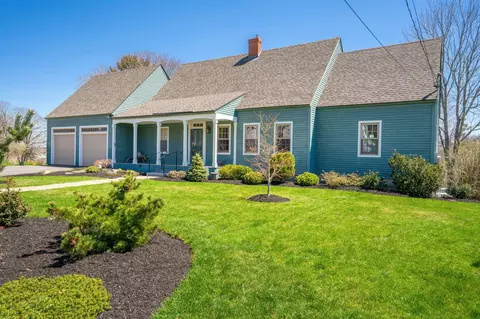 18 Pleasant St, Newcastle, ME 04553