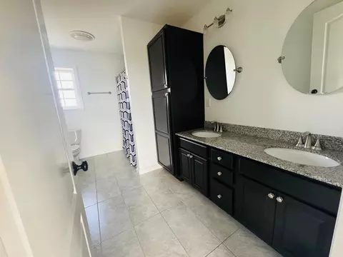 Bath - 905 Blackstream Rd, Hermon, ME 04401 photo 1 of 5