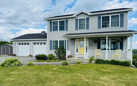 905 Blackstream Rd, Hermon, ME 04401