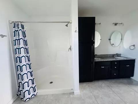 Bath - 905 Blackstream Rd, Hermon, ME 04401 photo 3 of 5