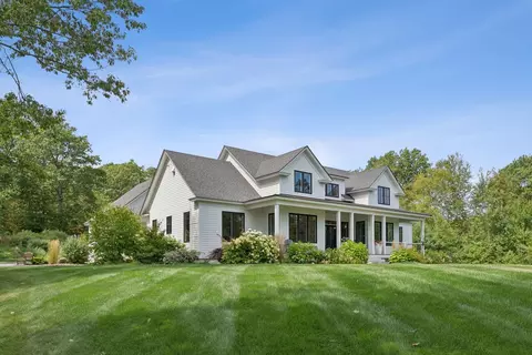61 Village View Ln, North Yarmouth, ME 04097