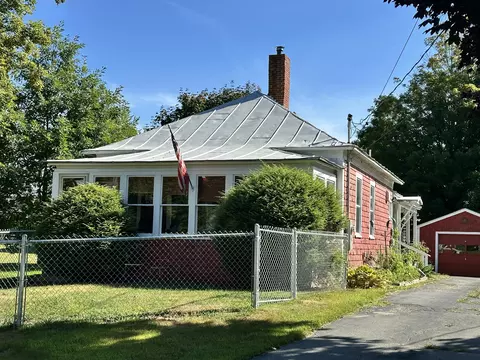 63 School St, Kingfield, ME 04947
