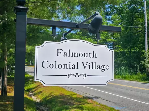 69 Colonial Vlg #69, Falmouth, ME 04105