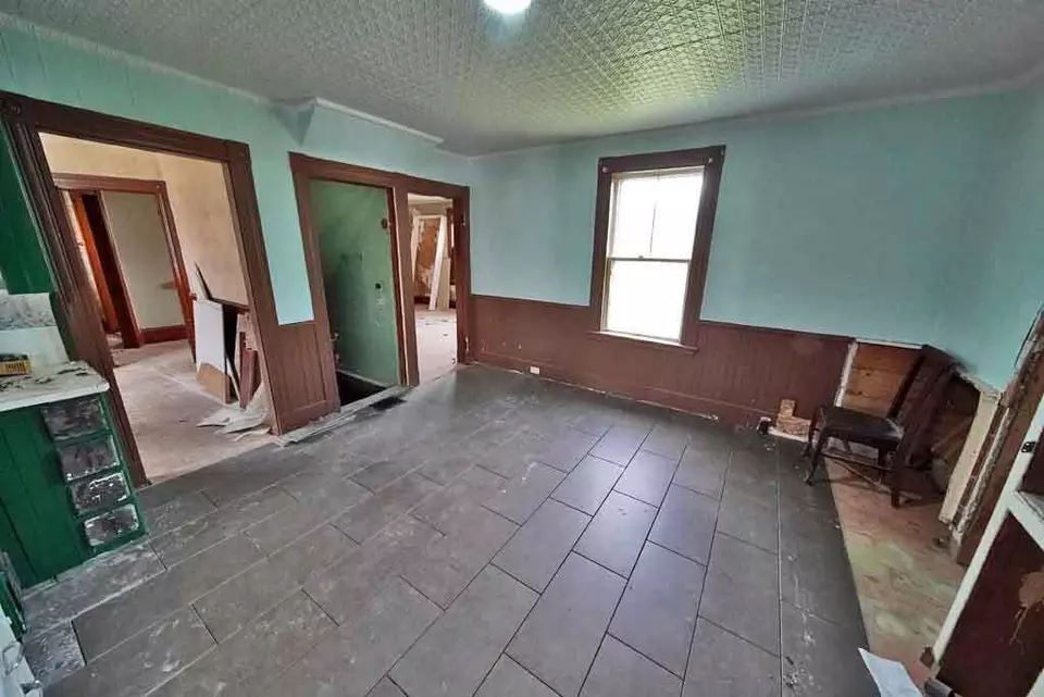 Entry Way - 7 Cleveland St, Houlton, ME 04730 photo 3 of 15