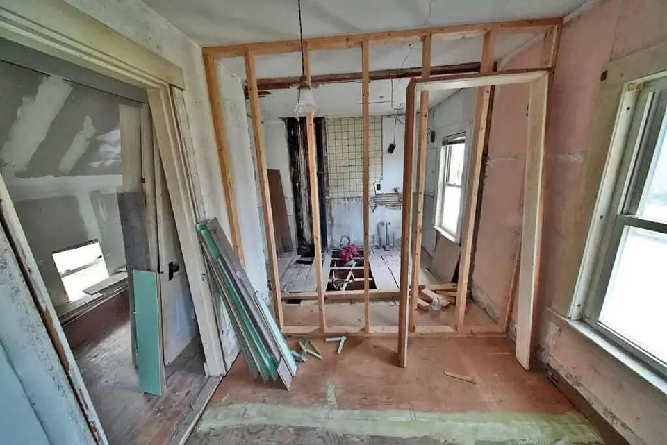 Entry Way - 7 Cleveland St, Houlton, ME 04730 photo 11 of 15