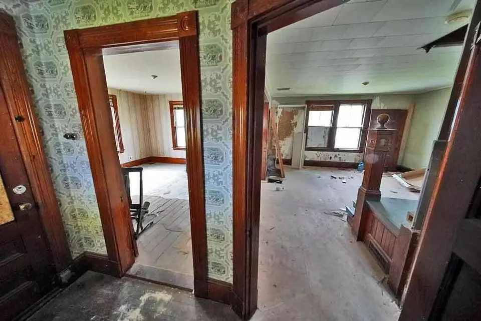 Entry Way - 7 Cleveland St, Houlton, ME 04730 photo 7 of 15