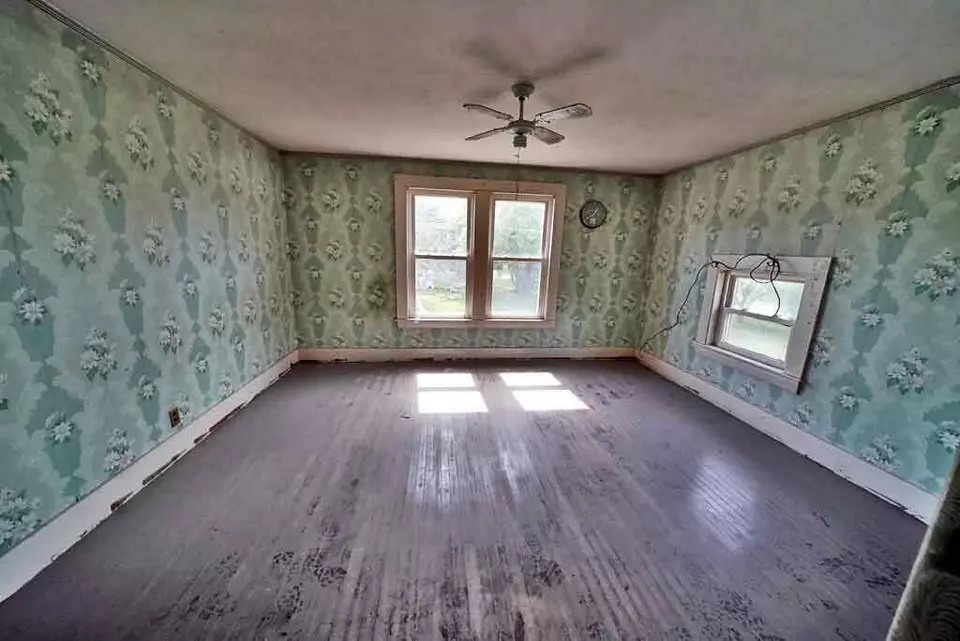 Bedroom - 7 Cleveland St, Houlton, ME 04730 photo 2 of 7