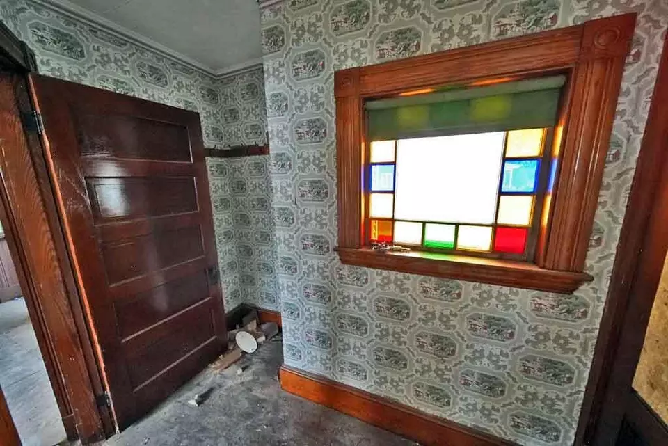 Entry Way - 7 Cleveland St, Houlton, ME 04730 photo 5 of 15