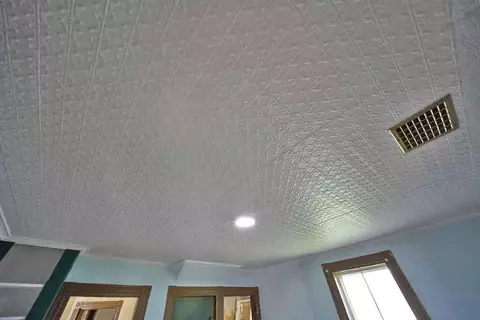 Entry Way - 7 Cleveland St, Houlton, ME 04730 photo 1 of 15