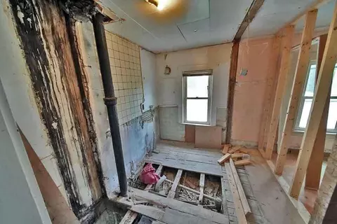 Bath - 7 Cleveland St, Houlton, ME 04730 photo 1 of 1