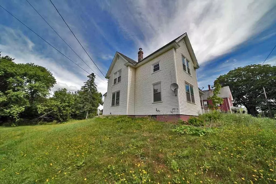 Exterior - 7 Cleveland St, Houlton, ME 04730 photo 3 of 11