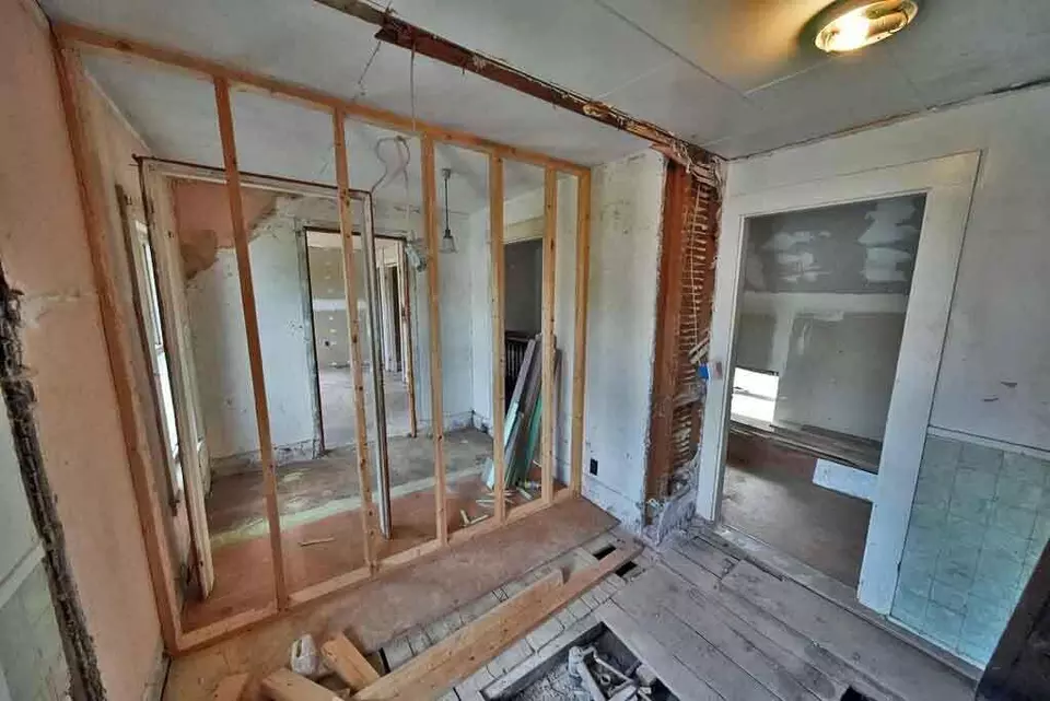 Entry Way - 7 Cleveland St, Houlton, ME 04730 photo 12 of 15
