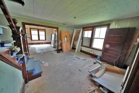 Living - 7 Cleveland St, Houlton, ME 04730 photo 1 of 3