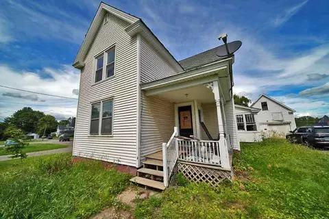 Exterior - 7 Cleveland St, Houlton, ME 04730 photo 1 of 11