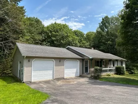 29 Blue Ridge Dr E, Sidney, ME 04330