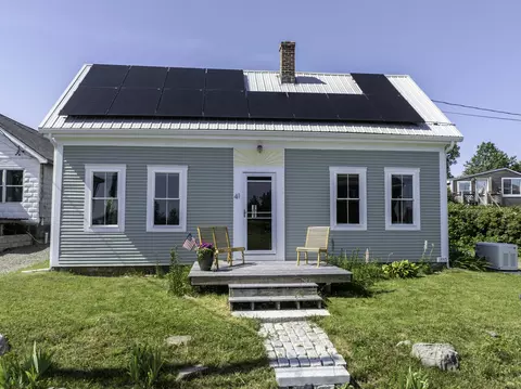 41 Washington St, Lubec, ME 04652
