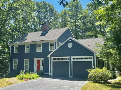 8 Lockwood Dr, Kennebunk, ME 04043
