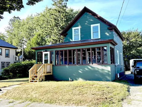 41 Park St, East Millinocket, ME 04430