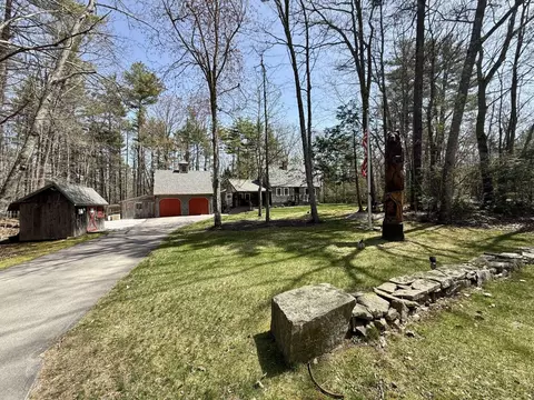 24 County Rd, York, ME 03902