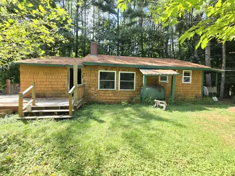 30 Highland Ave, Mechanic Falls, ME 04256