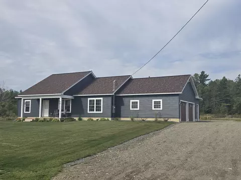 36 Boxwood Ln, Hermon, ME 04401
