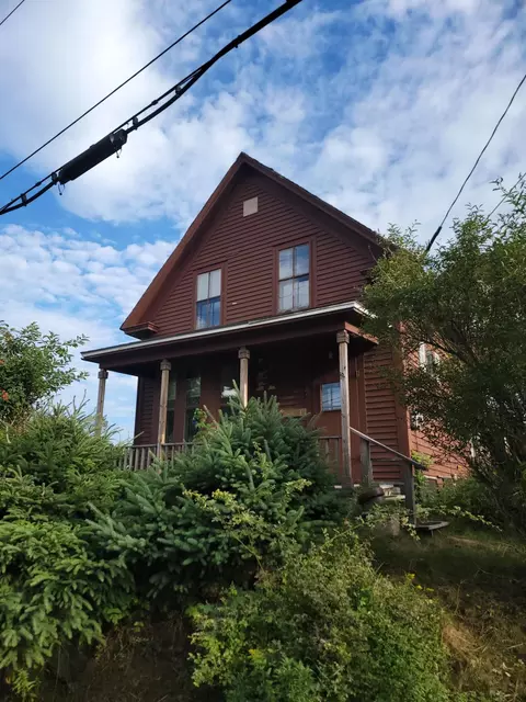26 Capen Ave, Eastport, ME 04631