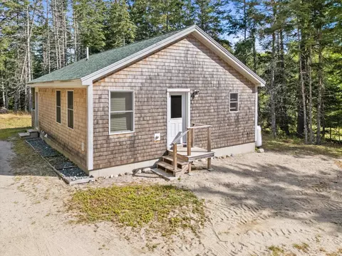 12 Maslow Sq #12, Blue Hill, ME 04614