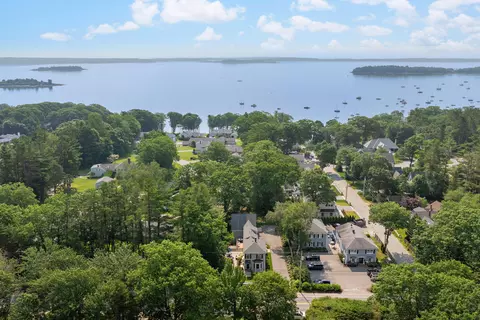 319 Foreside Rd, Falmouth, ME 04105