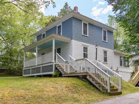 11 Maple St, Verona Island, ME 04416