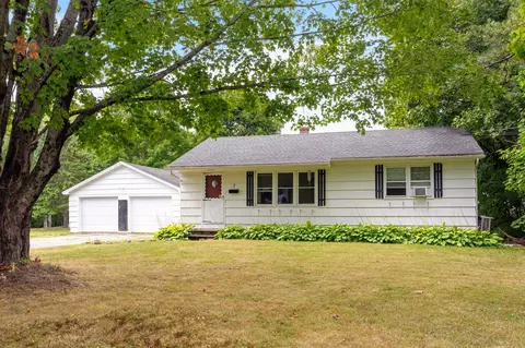 7 Brookview Ln, Farmingdale, ME 04344