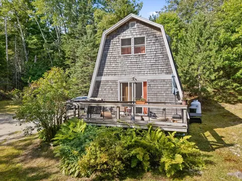 8 Maslow Sq #8, Blue Hill, ME 04614