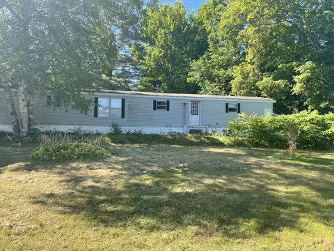 7 Dartmouth St, Skowhegan, ME 04976