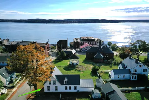 2 4 Dana St, Eastport, ME 04631