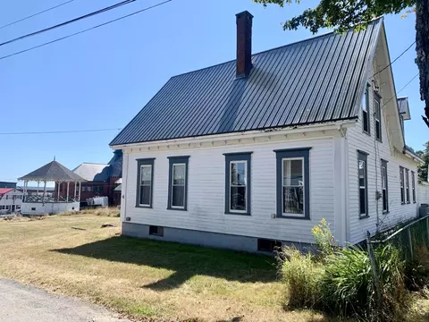 2 4 Dana St, Eastport, ME 04631