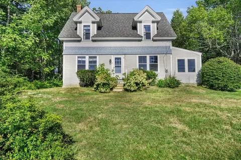31 Ferry Rd, Brooksville, ME 04617