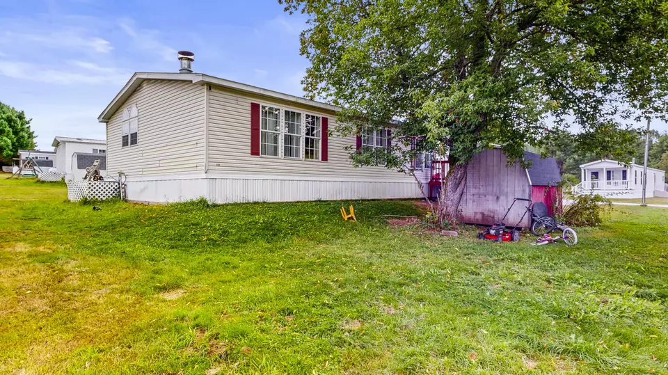  33 Dunlop Ave, Mechanic Falls, ME 04256 photo 2