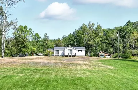 33 Riverside Dr, Mechanic Falls, ME 04256
