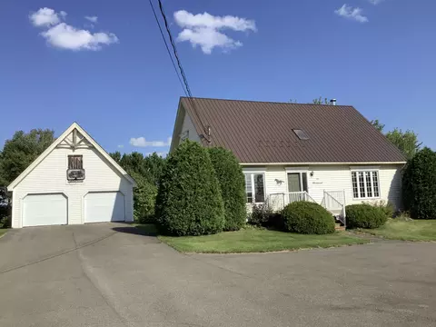 49 Fleetwood St, Presque Isle, ME 04769