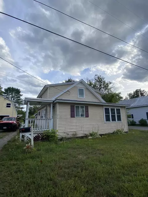 50 Hanover St, Skowhegan, ME 04976