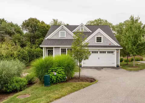 996 Maplewood Ave #A, Portsmouth, NH 03801