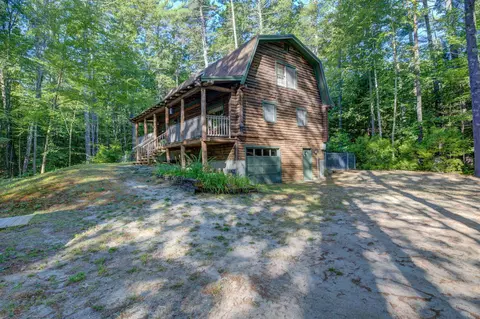 15 Worcester Dr, Raymond, ME 04071