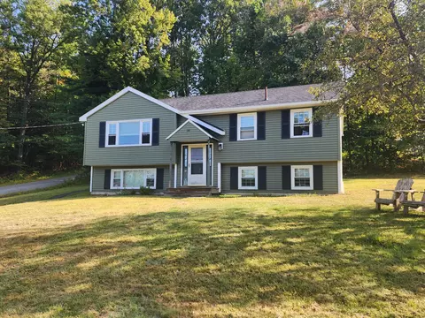 31 Belleview Dr, Jay, ME 04239