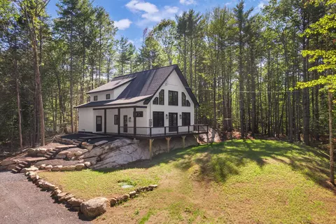 141 Logging Rd, Cape Neddick, ME 03902