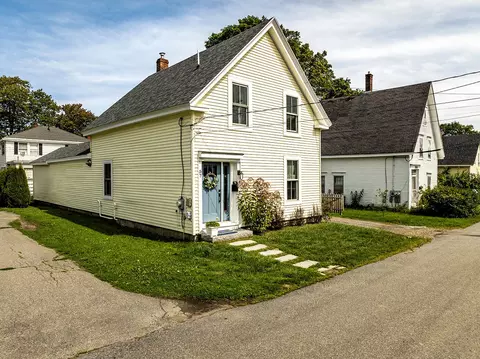 57 Grace St, Rockland, ME 04841