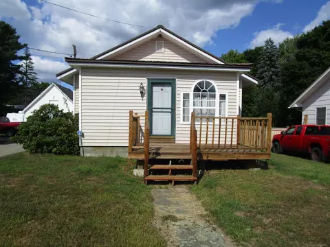 10 York Street St, Howland, ME 04448