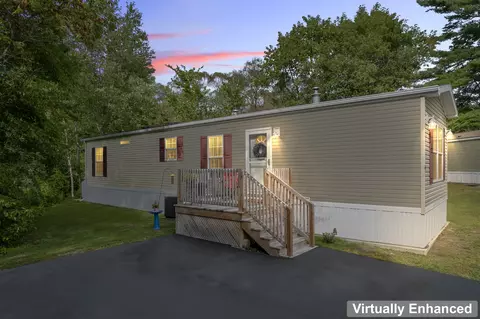 4 Clover Corner Ln, Augusta, ME 04330